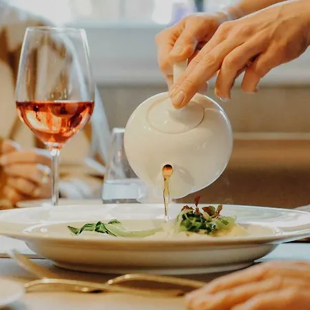 Romantik Koellners 호텔 *